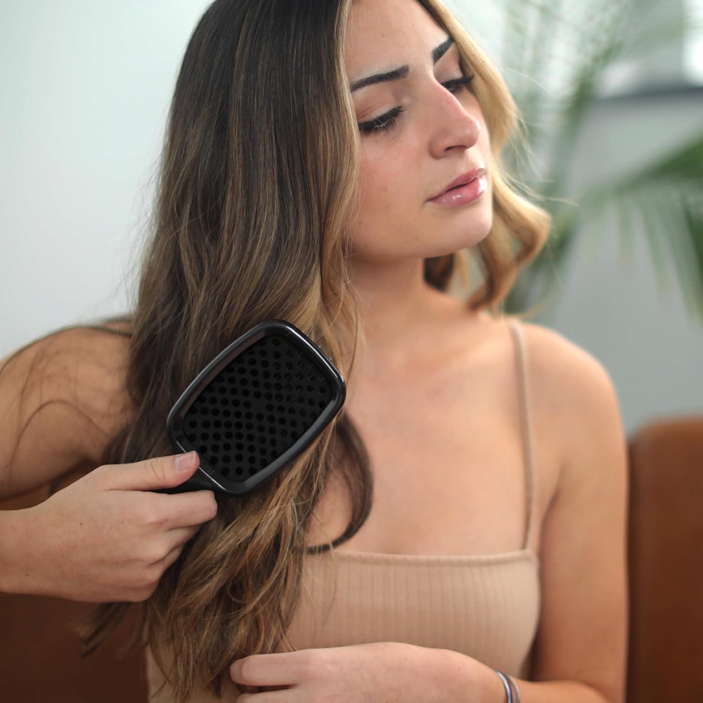 Jazmine Heat Unbrush Détanglant la brosse pour le brossage sans douleur sur tous les types de cheveux humides ou secs - Préplettes antistatiques duoflex durables, poignée légère, brosse à cheveux ventilée