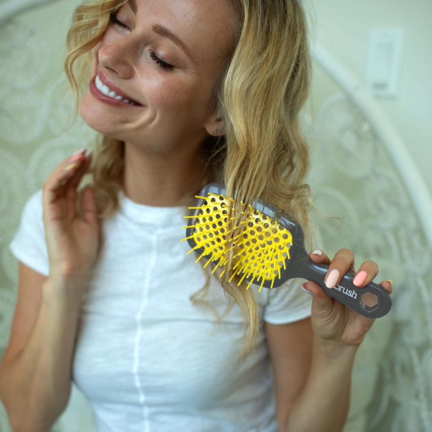 Jazmine Heat Unbrush Détanglant la brosse pour le brossage sans douleur sur tous les types de cheveux humides ou secs - Préplettes antistatiques duoflex durables, poignée légère, brosse à cheveux ventilée